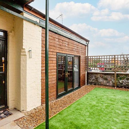 Byevo Oswestry Barn - Quirky Romantic Retreat Or Cosy Contractor Base מראה חיצוני תמונה