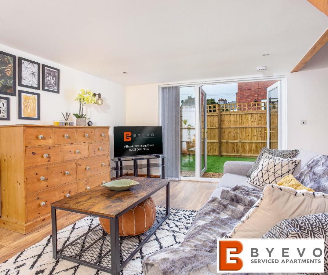 Byevo Oswestry Barn - Quirky Romantic Retreat Or Cosy Contractor Base מראה חיצוני תמונה