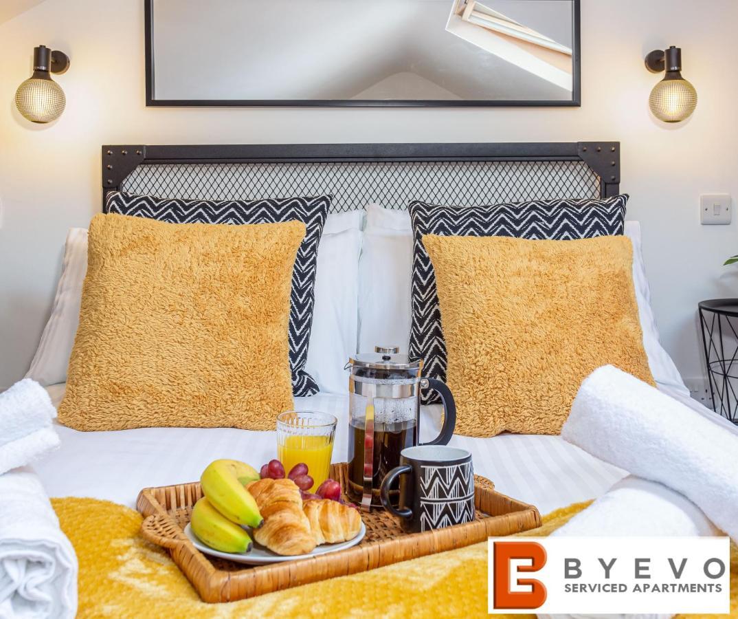 Byevo Oswestry Barn - Quirky Romantic Retreat Or Cosy Contractor Base מראה חיצוני תמונה
