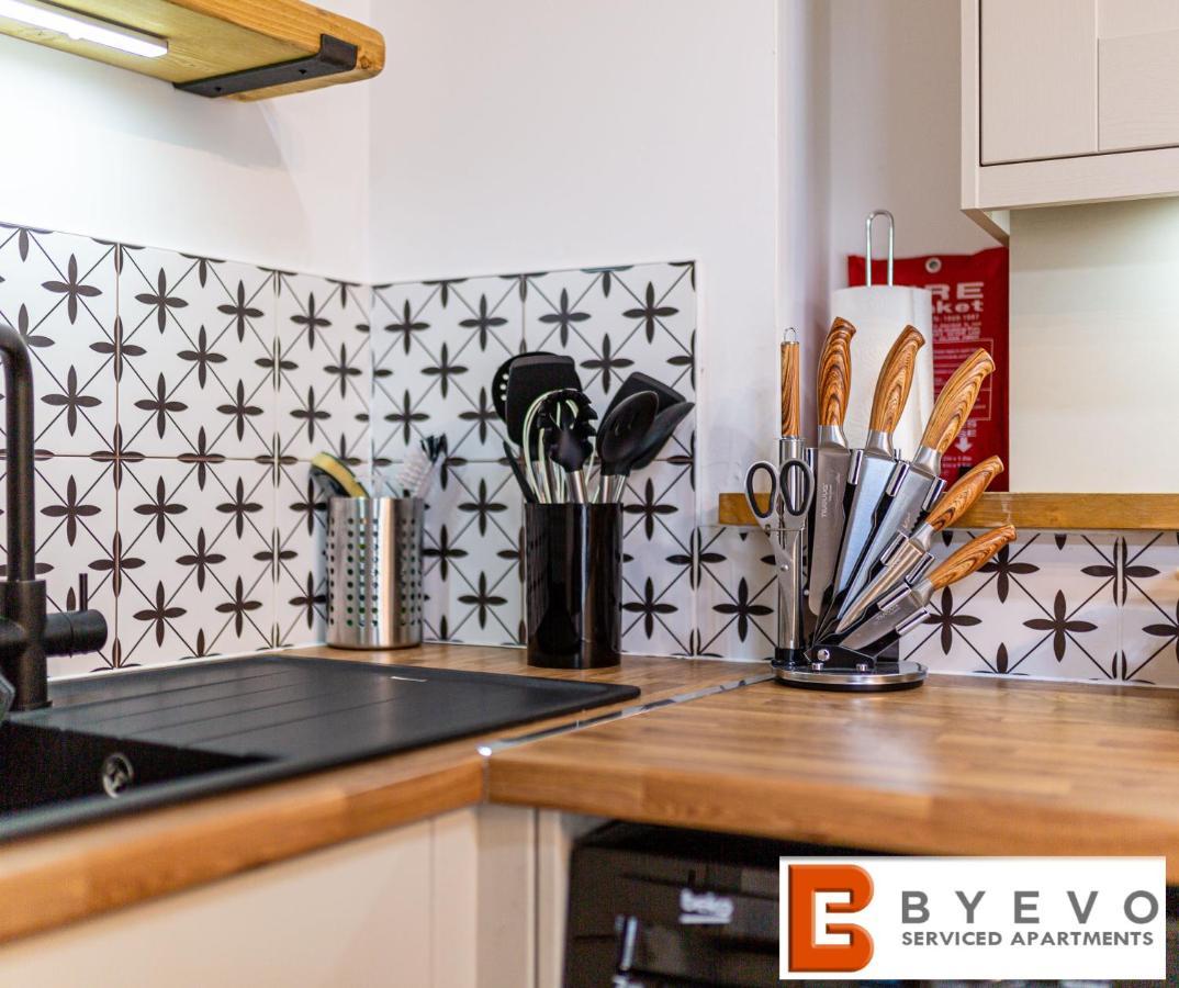 Byevo Oswestry Barn - Quirky Romantic Retreat Or Cosy Contractor Base מראה חיצוני תמונה