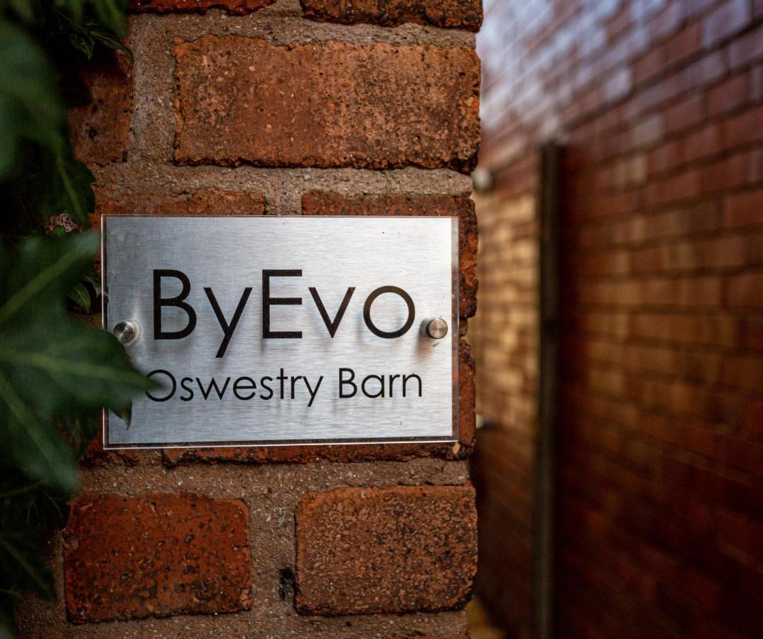 Byevo Oswestry Barn - Quirky Romantic Retreat Or Cosy Contractor Base מראה חיצוני תמונה