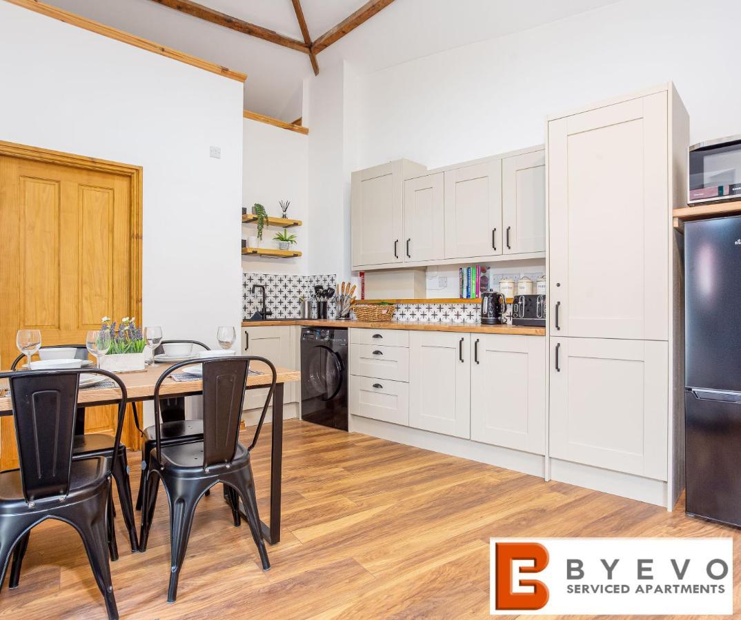 Byevo Oswestry Barn - Quirky Romantic Retreat Or Cosy Contractor Base מראה חיצוני תמונה
