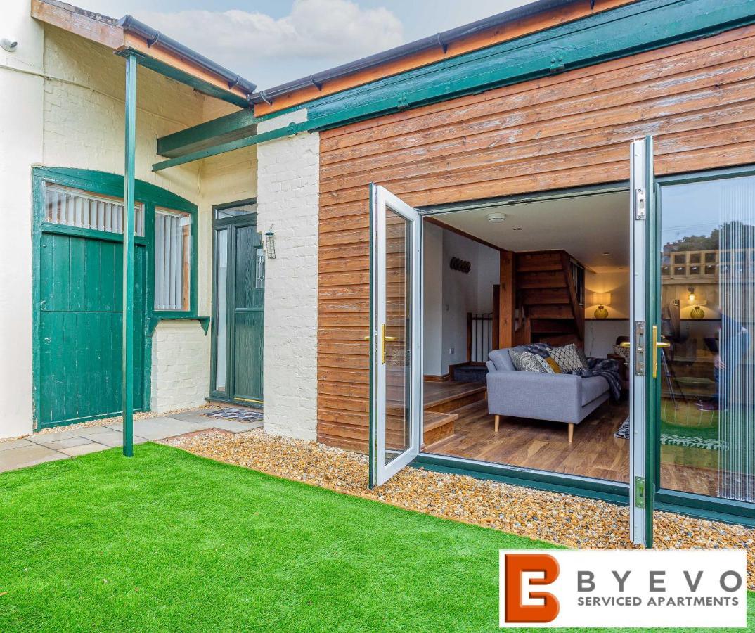 Byevo Oswestry Barn - Quirky Romantic Retreat Or Cosy Contractor Base מראה חיצוני תמונה
