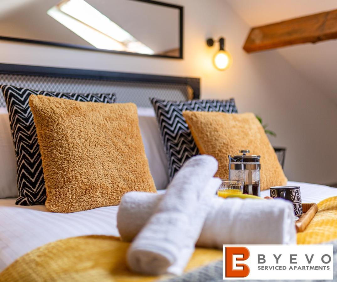 Byevo Oswestry Barn - Quirky Romantic Retreat Or Cosy Contractor Base מראה חיצוני תמונה