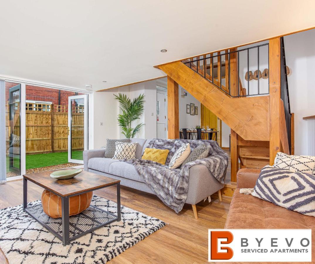 Byevo Oswestry Barn - Quirky Romantic Retreat Or Cosy Contractor Base מראה חיצוני תמונה
