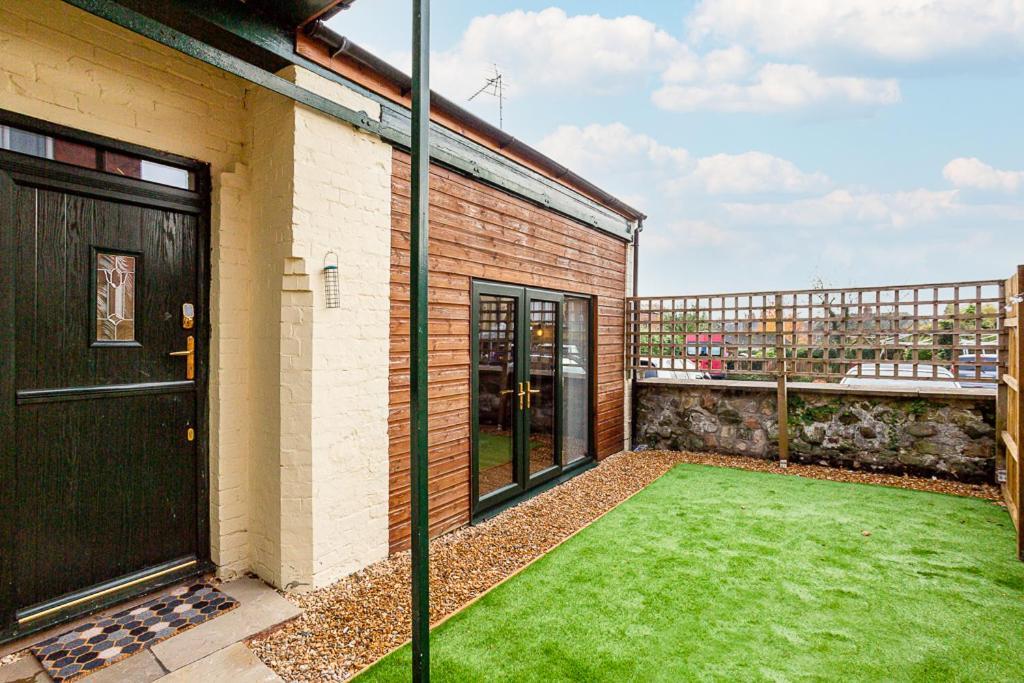 Byevo Oswestry Barn - Quirky Romantic Retreat Or Cosy Contractor Base מראה חיצוני תמונה